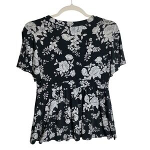 Torrid Black White Floral Surplice Peplum Top Keyhole Neck Short Sleeve Size 1